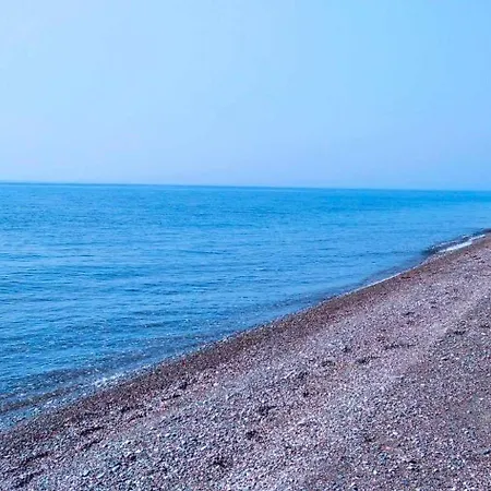 Beachfront Socrates דירה גנאדי