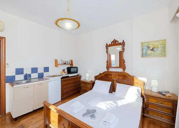 Beachfront Socrates ゲンナジー