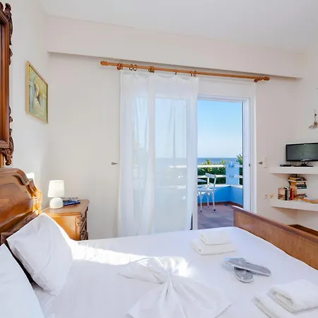 Beachfront Socrates Apartment *